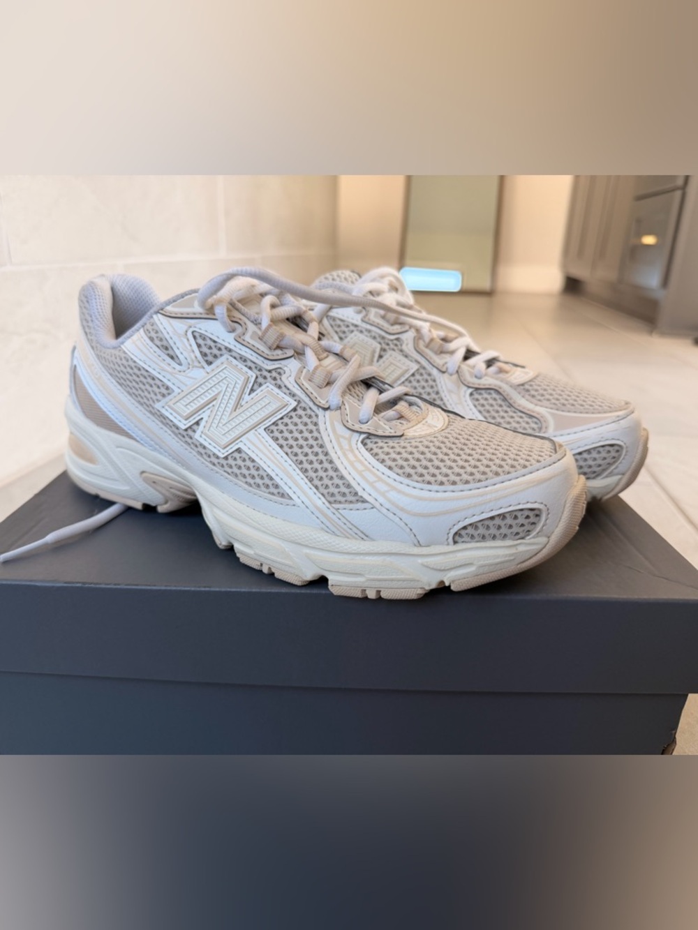New Balance 740 - Women's shoes - off white mesh athletic